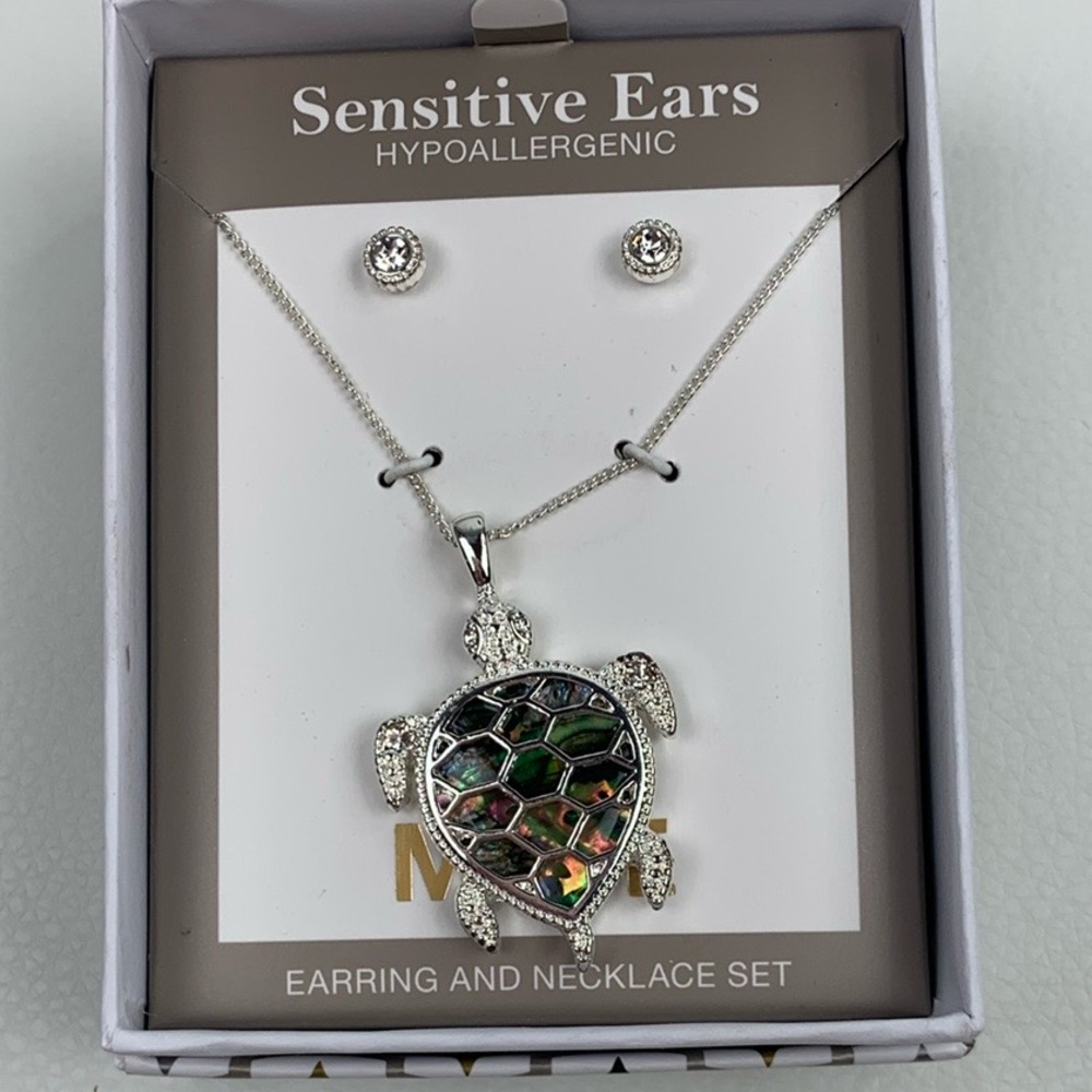 Turtle Pendant Necklace and Earring Set Iridescent colors Adjustable NEW in box
